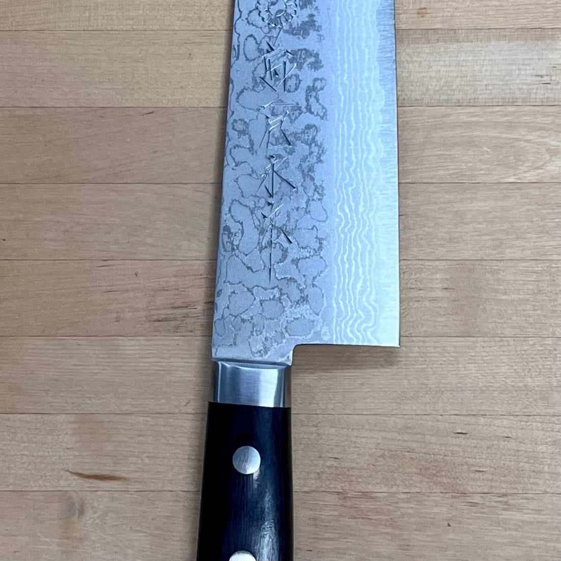 Kikuichi SUMI Series 17 Layer Damascus Santoku (SUMID17)